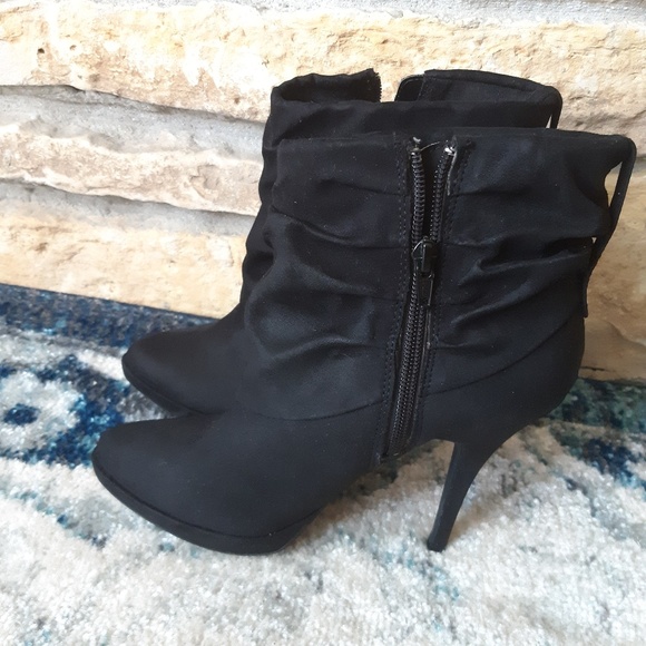 Jennifer Lopez Shoes - Jennifer Lopez heeled boots size 6.5